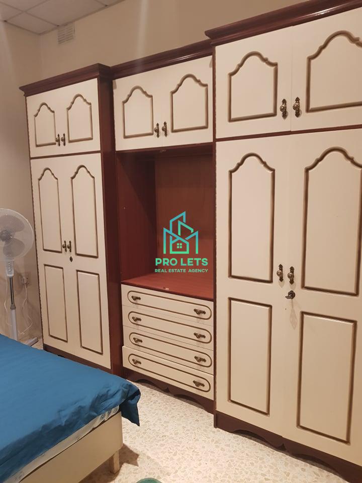 room in Qrendi